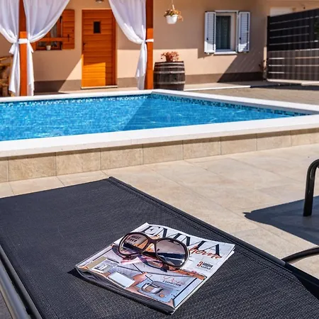 Дом отдыха Family Friendly House With A Swimming Pool Sukosan, Zadar - 17965 *