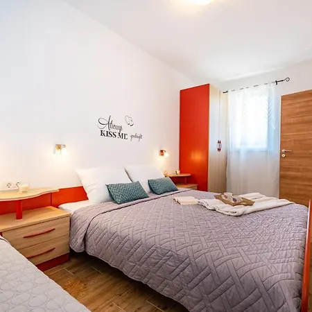 Дом отдыха Family Friendly House With A Swimming Pool Sukosan, Zadar - 17965 *