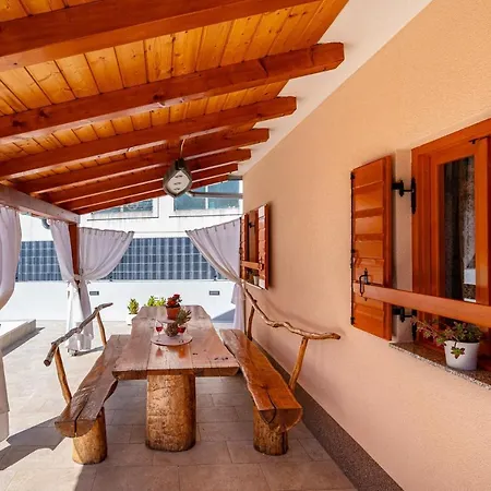 بيت للعطل Family Friendly House With A Swimming Pool Sukosan, Zadar - 17965