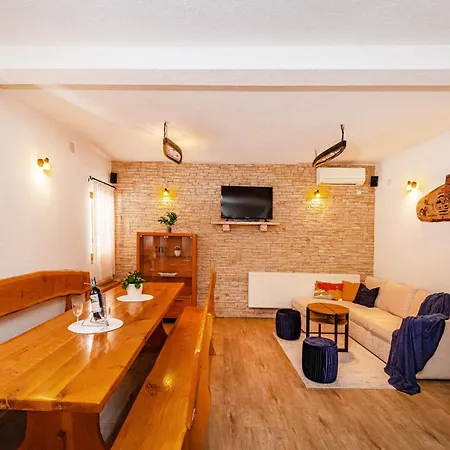 بيت للعطل Family Friendly House With A Swimming Pool Sukosan, Zadar - 17965