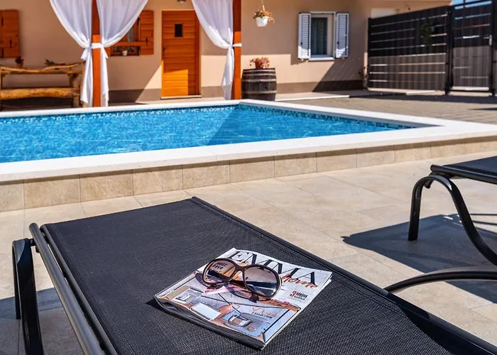 Дом отдыха Family Friendly House With A Swimming Pool Sukosan, Zadar - 17965 *