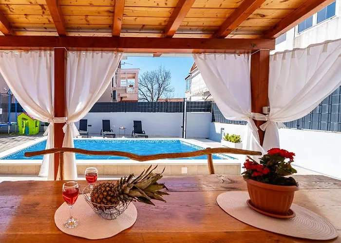 Дом отдыха Family Friendly House With A Swimming Pool Sukosan, Zadar - 17965 *