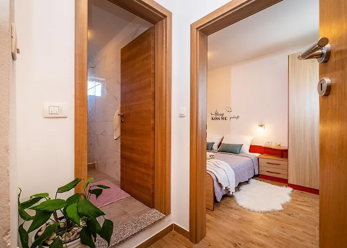 Дом отдыха Family Friendly House With A Swimming Pool Sukosan, Zadar - 17965 *