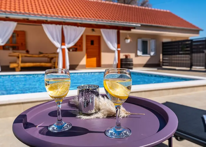 Дом отдыха Family Friendly House With A Swimming Pool Sukosan, Zadar - 17965 *